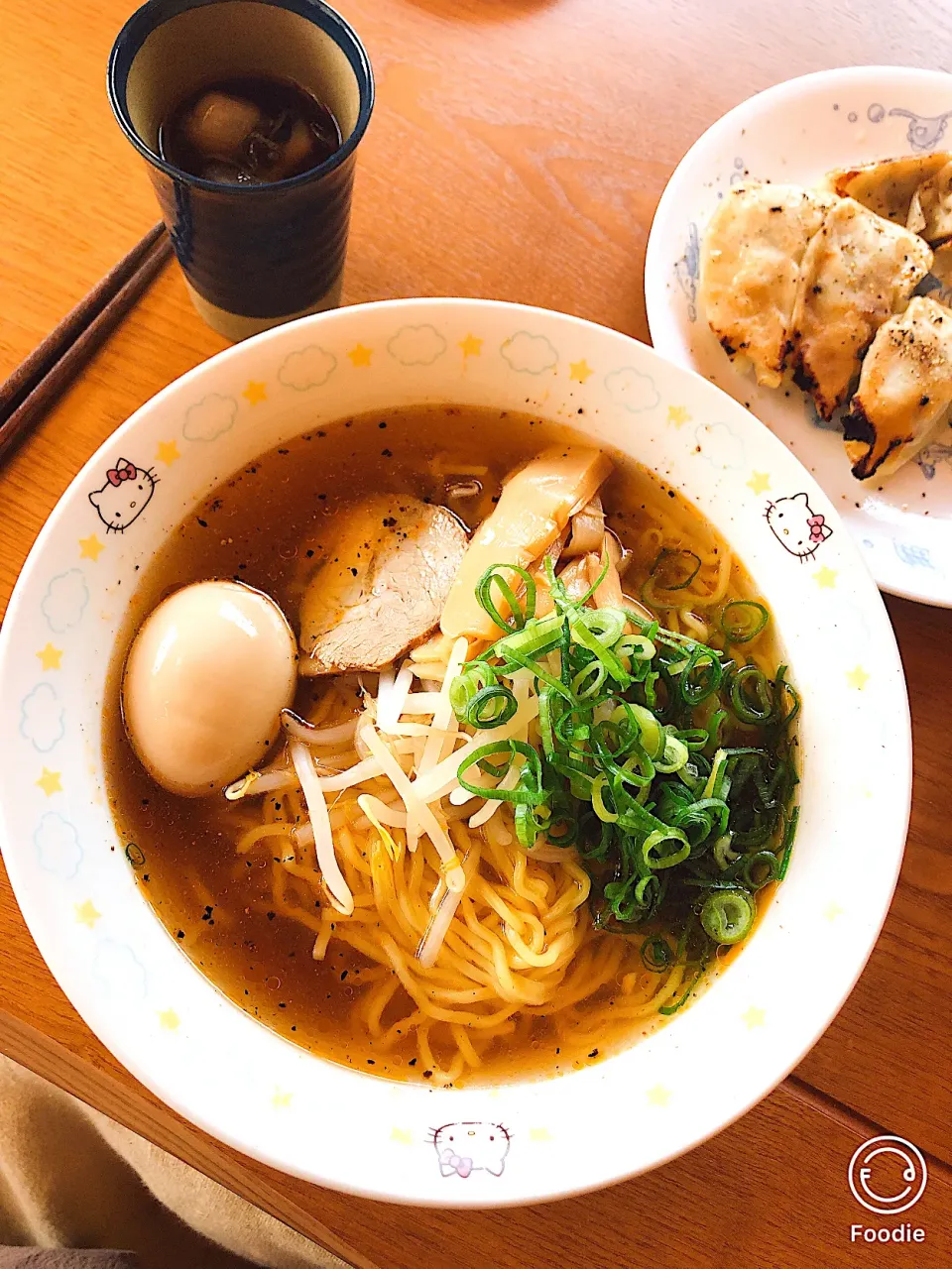 Snapdishの料理写真:お昼はラーメン餃子|まゆえりさん