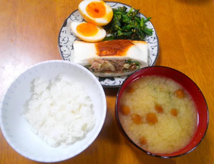 ５月１４日　はんぺんのツナと大葉のはさみ焼き　ほうれん草のごま酢和え　煮卵　なめことわかめのお味噌汁|いもこ。さん