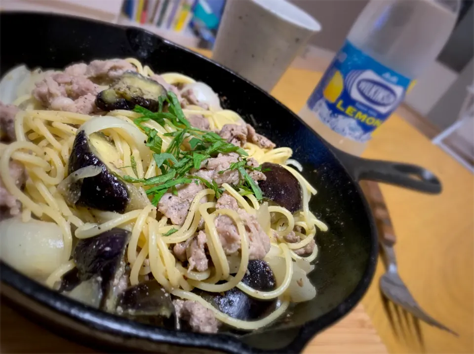 Snapdishの料理写真:豚肉の柚子胡椒漬けパスタ♪|あやさん