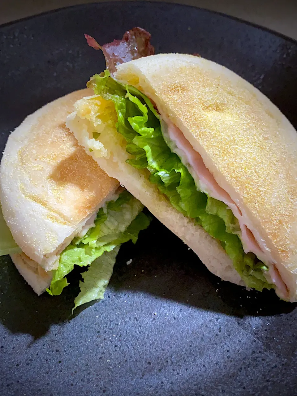 息子の朝食（イングリッシュマフィンサンド）|❤️ありがとう家族ご飯❤️さん