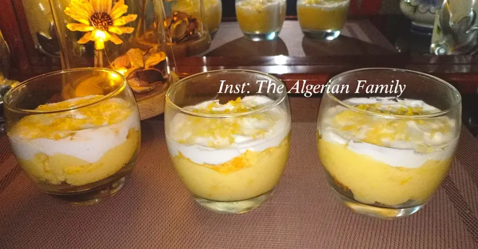 Ma petite création ✨❤️ avec toutes les choses que j'aime: un en verrine parfait pour les amoureux du citron 🍋! un fond de génoise, une mousse acidulée au bon g|the_algerian_family48さん