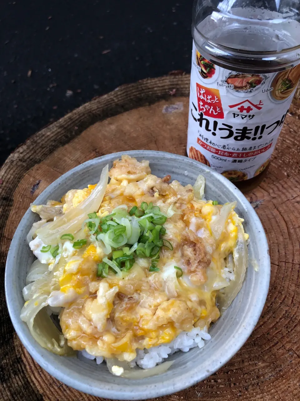 ささっと茹でた玉ねぎに卵と天かす、これうまつゆ　かけただけ手抜き天丼|chiiさん