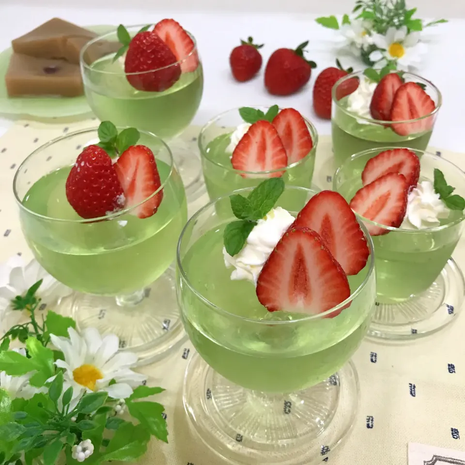 🍏青林檎ゼリー
ゼリーの素を熱湯に溶かすだけでできます。|TAYOKOさん