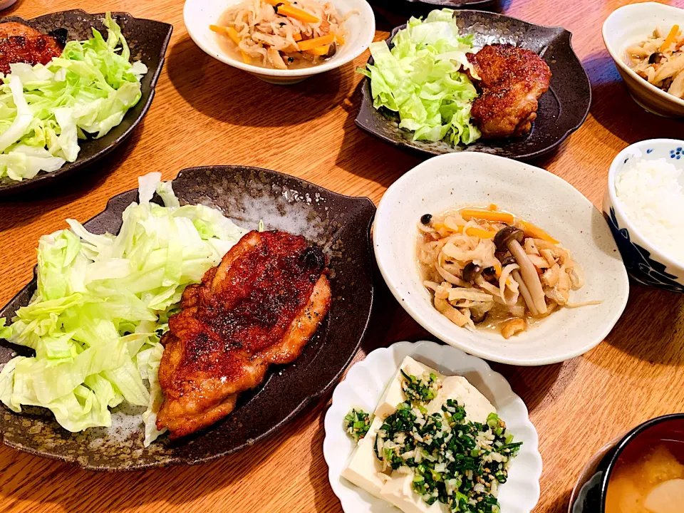 我が家の晩ごはん🍚鶏もも肉照り焼き、切り干し大根煮、冷やっこのネギ生姜ダレ|いちごさん