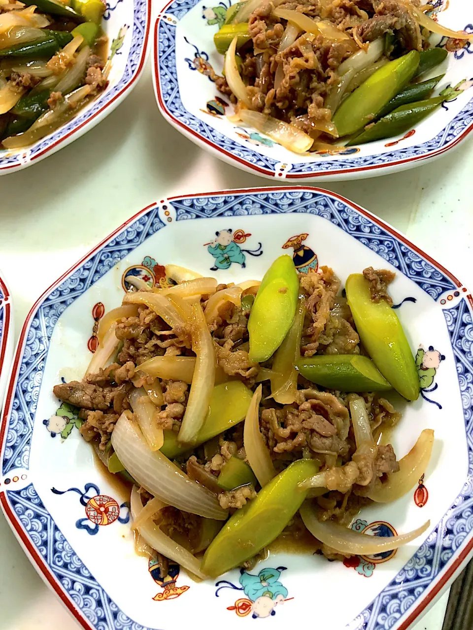 豚肉とにんにくの芽の生姜焼き　と思ったら間違えて牛肉だった|みウラさん