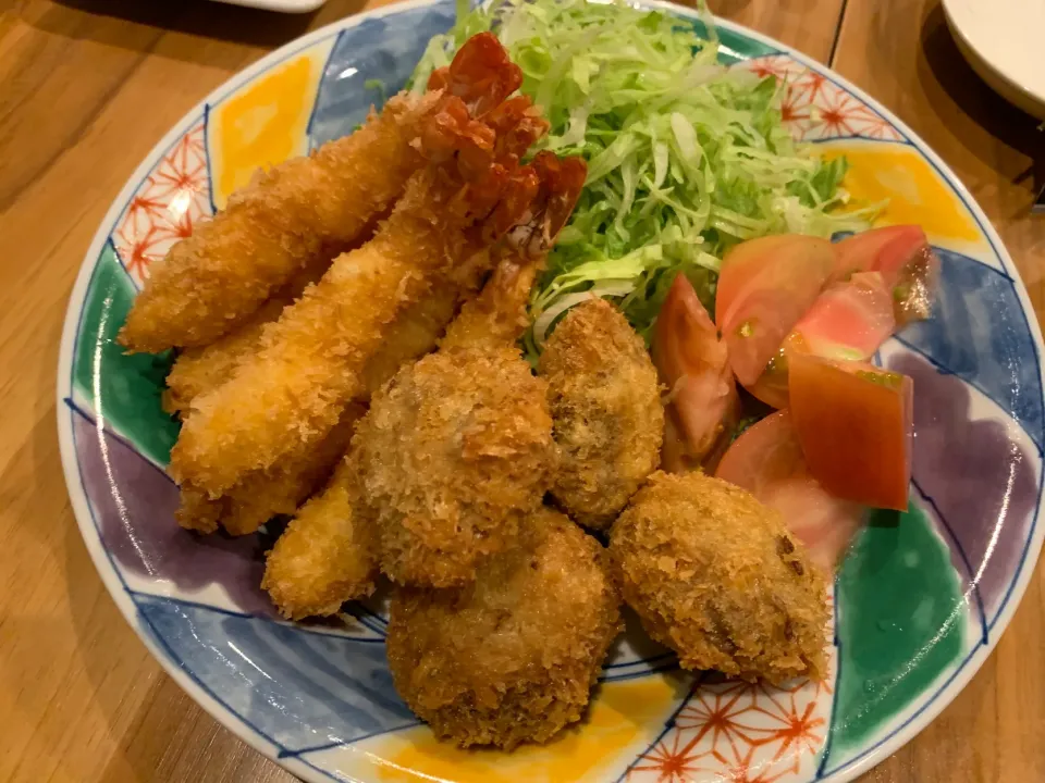 Snapdishの料理写真:海老フライ🍤と椎茸の肉詰め揚げ|ｋｚｓｙｋさん