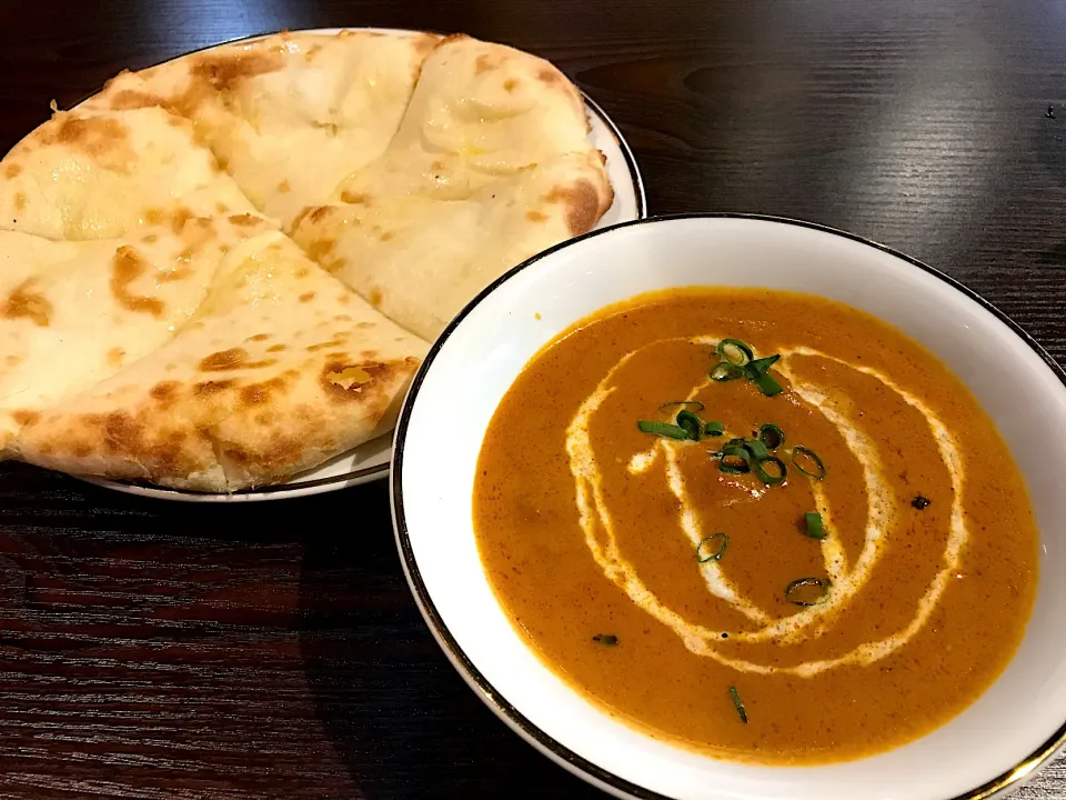 チキンカレー　チーズナン|マハロ菊池さん