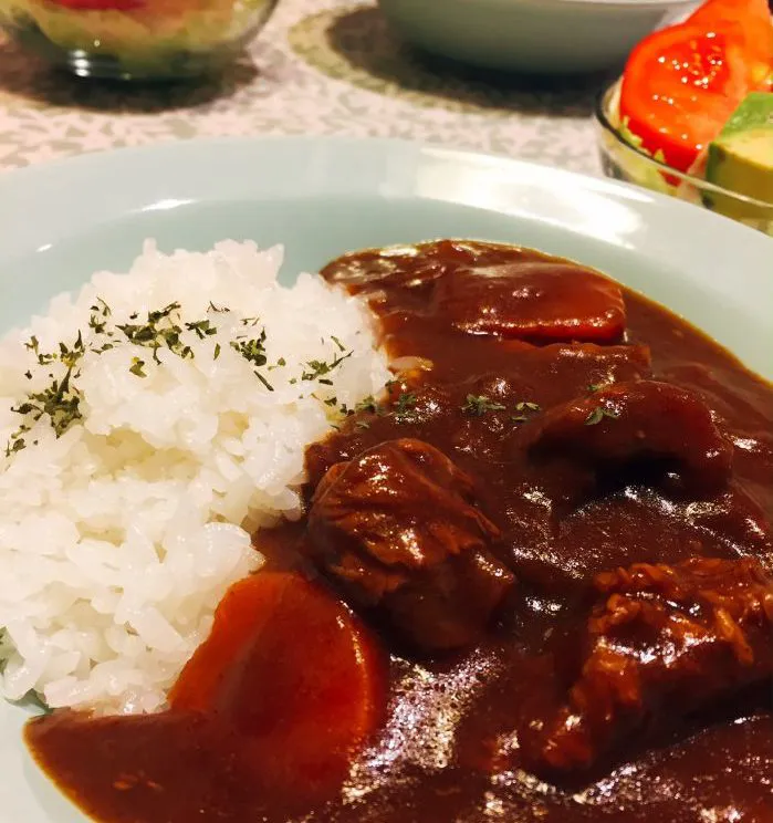 平日夜に牛スジカレーを煮てはいけない|入月陽平さん