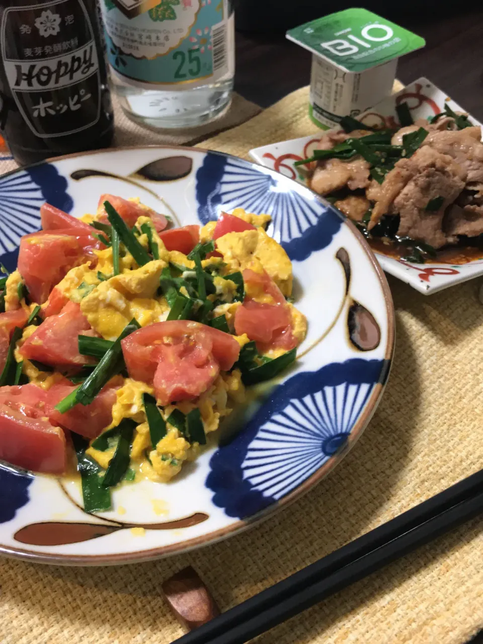 トマトとニラ玉和えと豚焼肉|くろさん