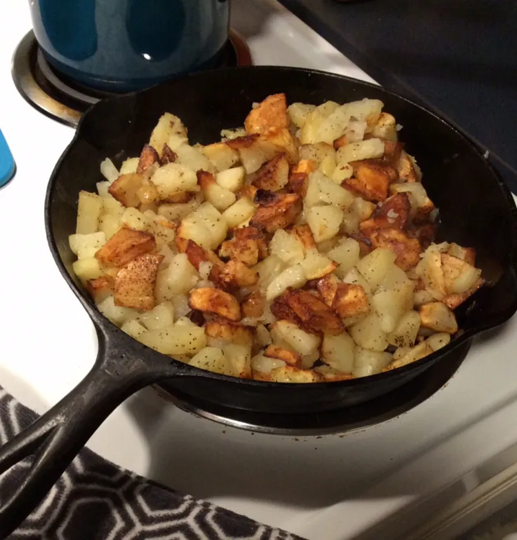 Fried potatoes in iron skillet|sheryl lynn brownさん