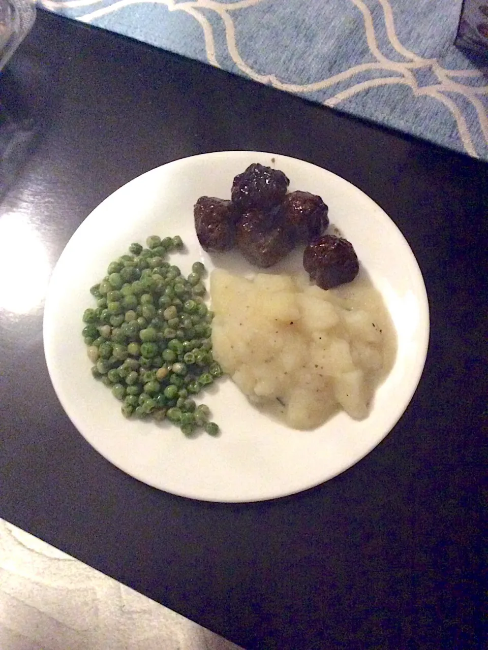 Meatballs, cream potatoes, peas|sheryl lynn brownさん