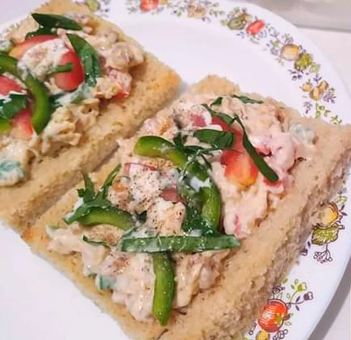 Home bake Bread with Vege mayo topping|Harlina  (Malaysia)さん