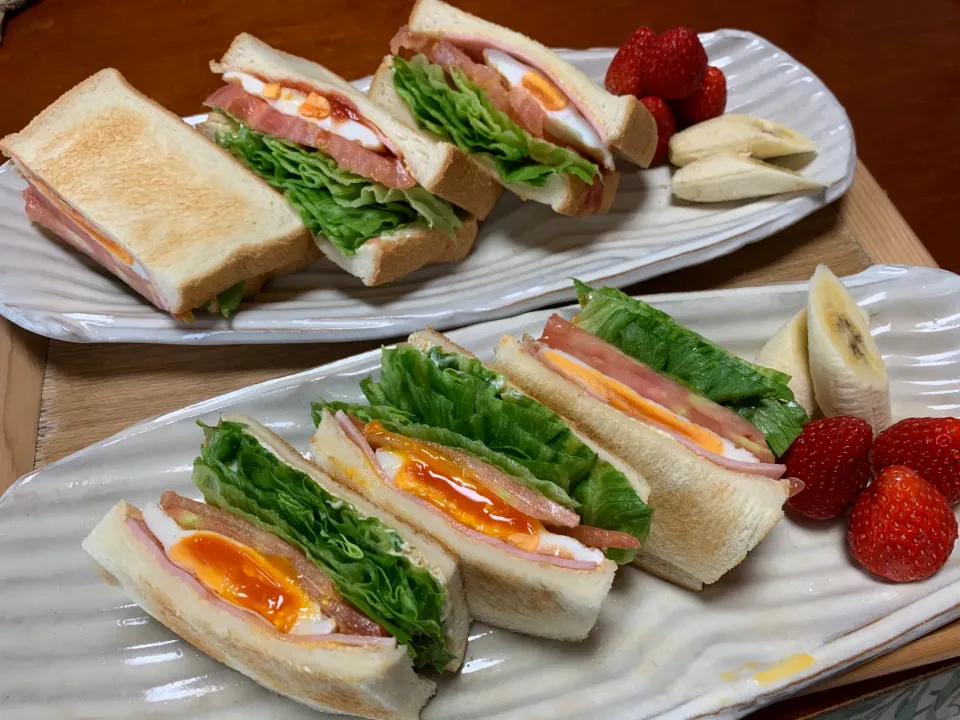 今朝の焼きサンド🥪🍓🍌☕️|ｋｚｓｙｋさん