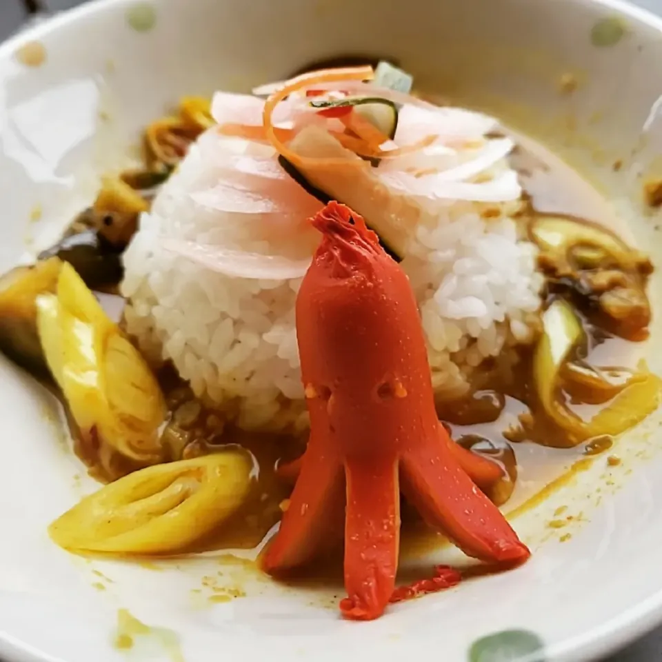 Snapdishの料理写真:胡麻油香るネギとナスのポークキーマカレーinタコさんウインナー🐙|ふじわらたくやさん