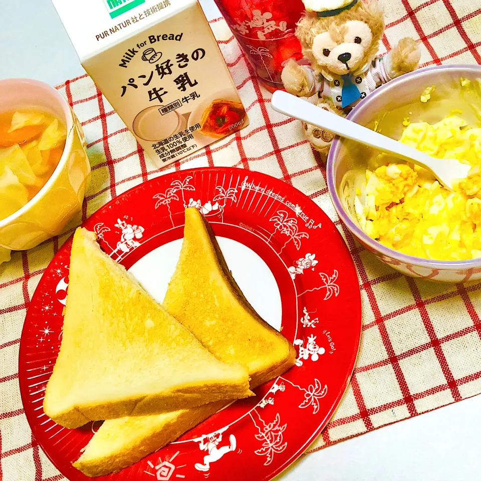 パン好きの牛乳ブランチ🥛🍞|えまむらさん