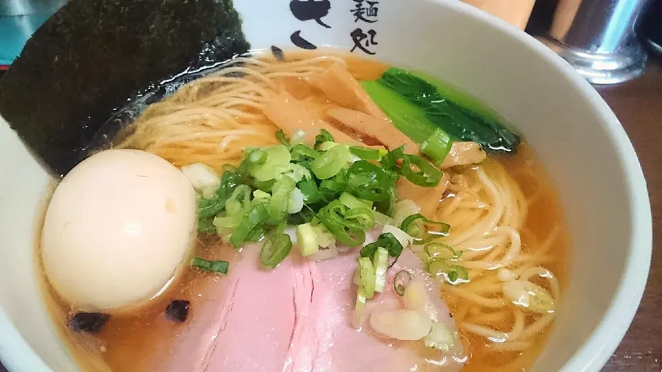 Snapdishの料理写真:【20時以降はテイクアウトのみ営業】
自家製麺 麺処さとう 本蓮沼本店
豊魚鶏だし醤油ラーメン中盛
（並と同料金、200g、790円）
＋味玉（110円）
＠本蓮沼
（赤羽：徒歩23分）
20099 #食べて応援|大脇さん