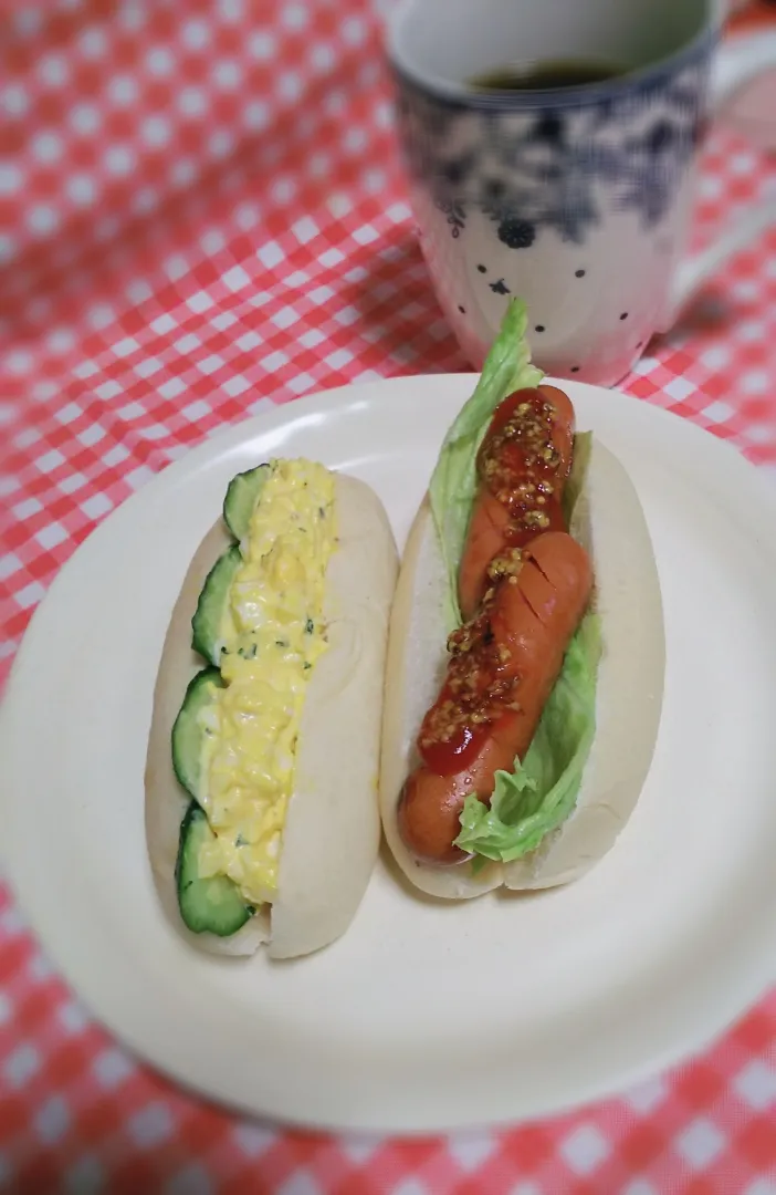 心に七つの傷の男さんの料理 ホットドッグとたまごサンド(カレー風味)  米粉のロール使用|オレンジチョコさん