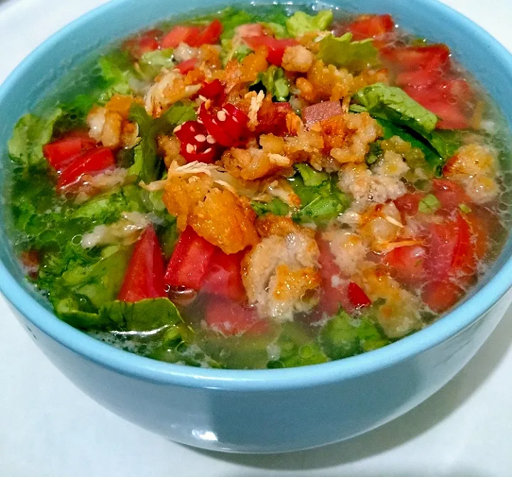 Noodle Chicken Soup with Vege Salad & Tomato|Harlina  (Malaysia)さん