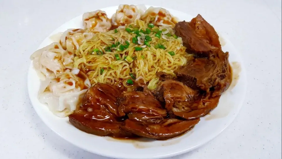 braised brisket and wonton lomein|steven z.y.さん