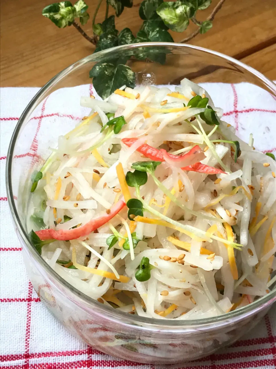 今日はほっこり常備菜つくり。大根とカニカマの胡麻酢和え🥢|Hollyさん