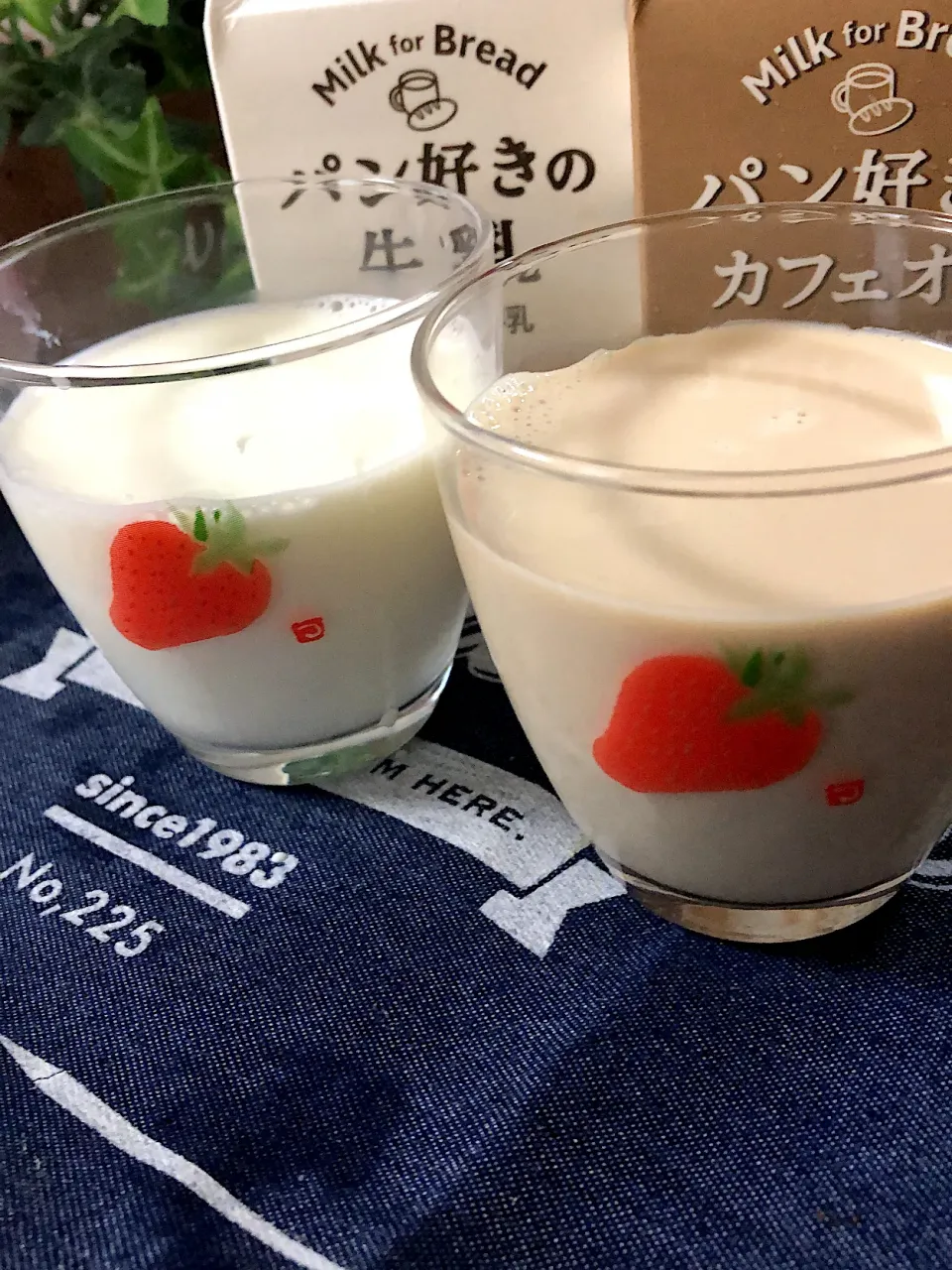 Snapdishの料理写真:牛乳とカフェオーレ|kazumi_a♡さん