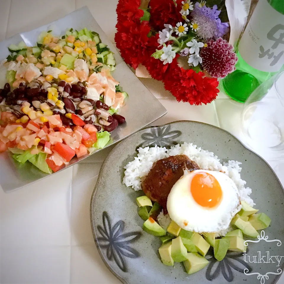 *ロコモコ丼*コブサラダ*日本白ワイン|tukkyさん