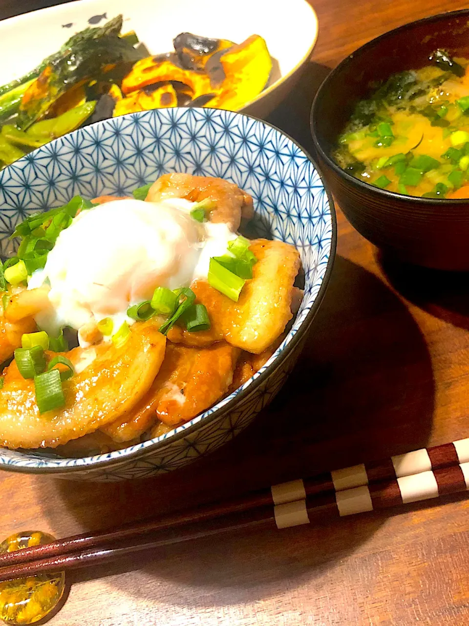 豚丼とホットサラダとお味噌汁♪|ラキハハ♡さん