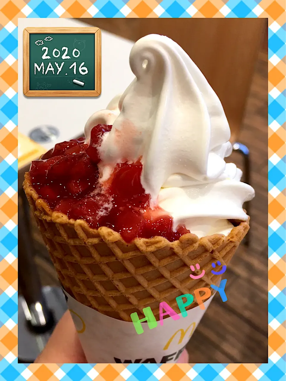 おやつ☺️Mのストロベリーワッフルコーンソフト🍦|ようか✩.*˚さん