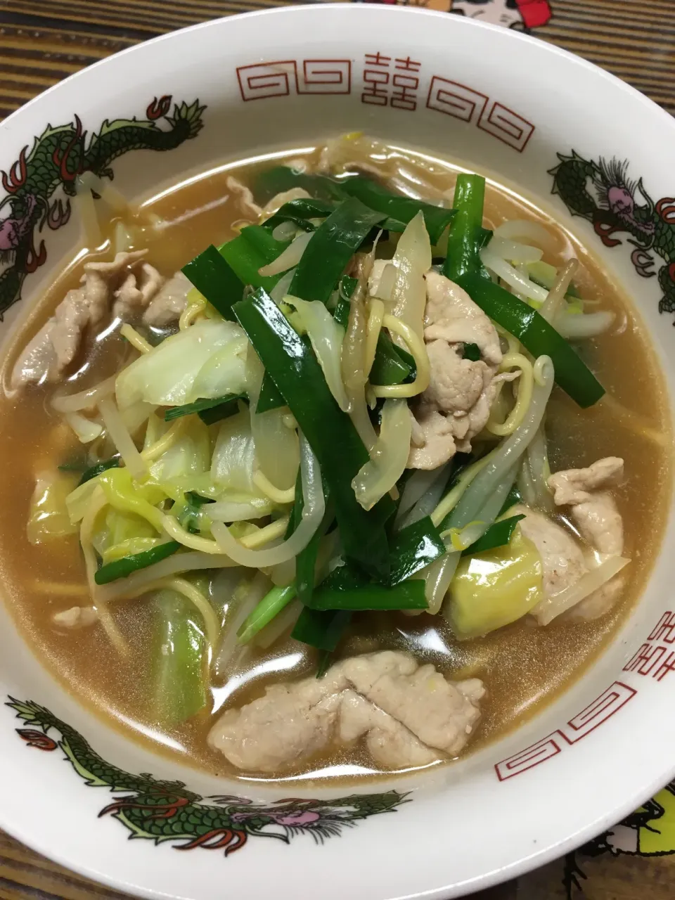 野菜たっぷり醤油ラーメン🍜|ようか✩.*˚さん