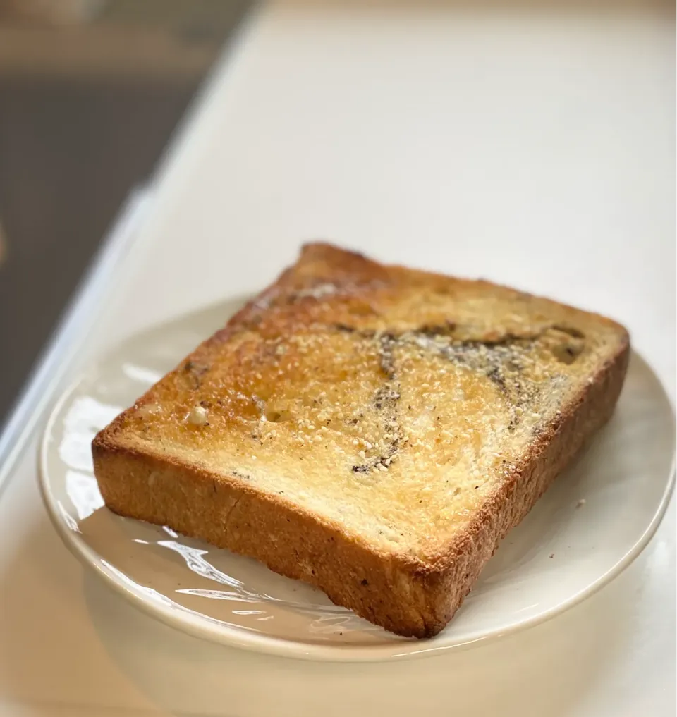 手作り胡麻パンでにんにくトースト|かっちゃん杉さん