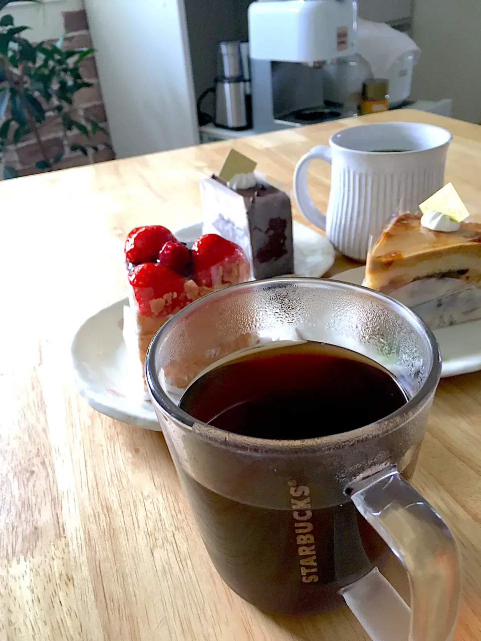 ケーキを頂きまぁす(○´∀｀)o""わい(○´∀｀)o""わい(○´□｀)/わい|さくたえさん