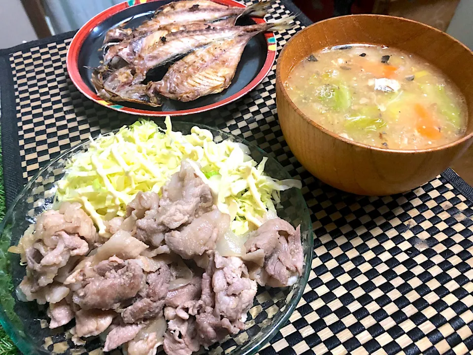 鯖とすりおろし馬鈴薯のお味噌汁　　豚の生姜焼き　　焼きアジ|石川洋子さん