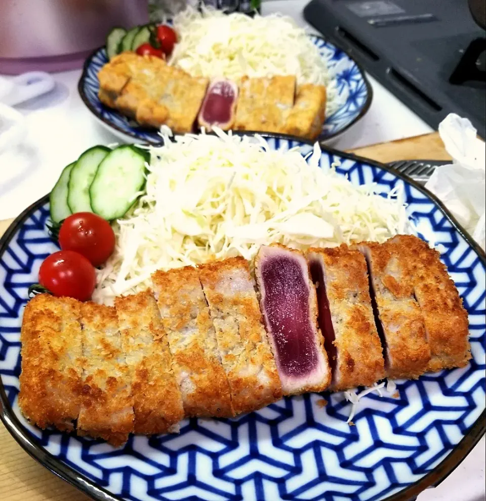 Snapdishの料理写真:おはようございます☺️
昨日の夜ご飯は、
まぐろカツ
ズッキーニとトマト塩昆布の前菜？
大根ほうれん草スープ
にしました～🍴🙏|dai.noriさん