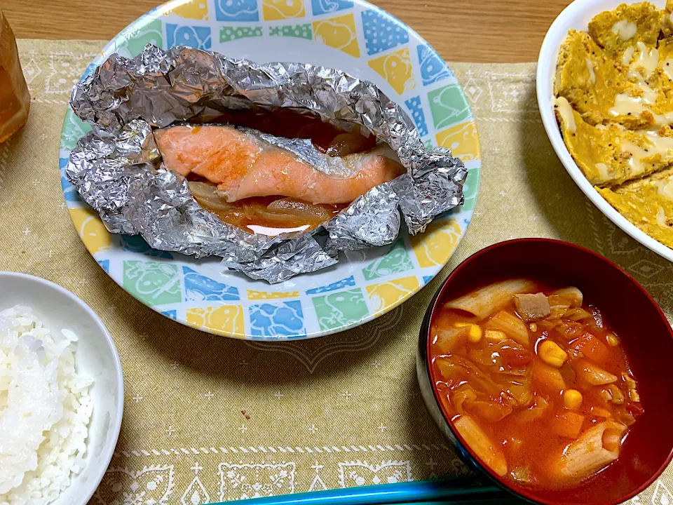 ごはん＊鮭のムニエル＊カレーオムレツ＊ミネストローネ|maiさん