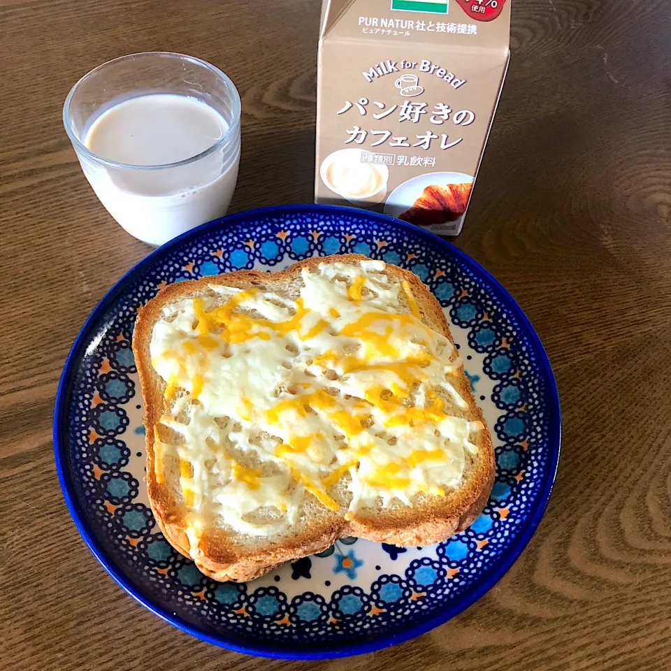 チーズトーストとカフェオレ！|マミさん