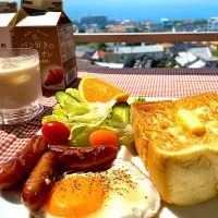 パン好きのカフェオレと厚切りトーストでモーニング