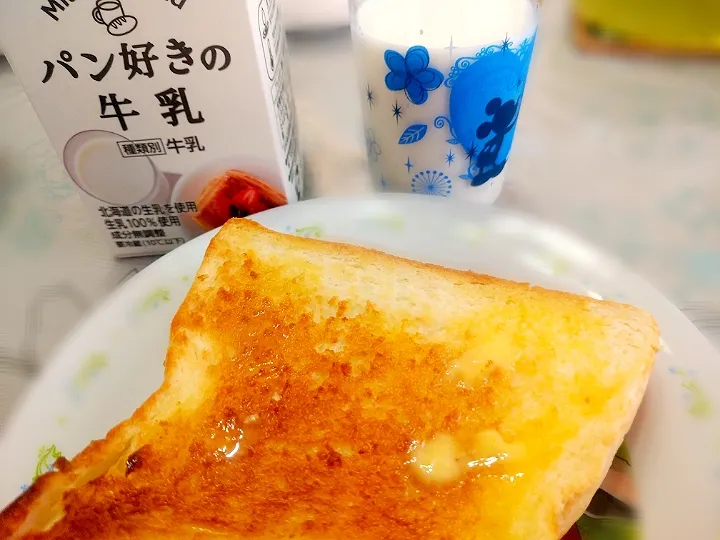 Snapdishの料理写真:朝ごはん😊トースト😊|Mitsuhiro.Sさん