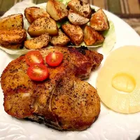 Snapdishの料理写真:Baked Pork Chop w/ seasoned
potatoes
#pineapplecherrytomatoes|headturner_nicoleさん