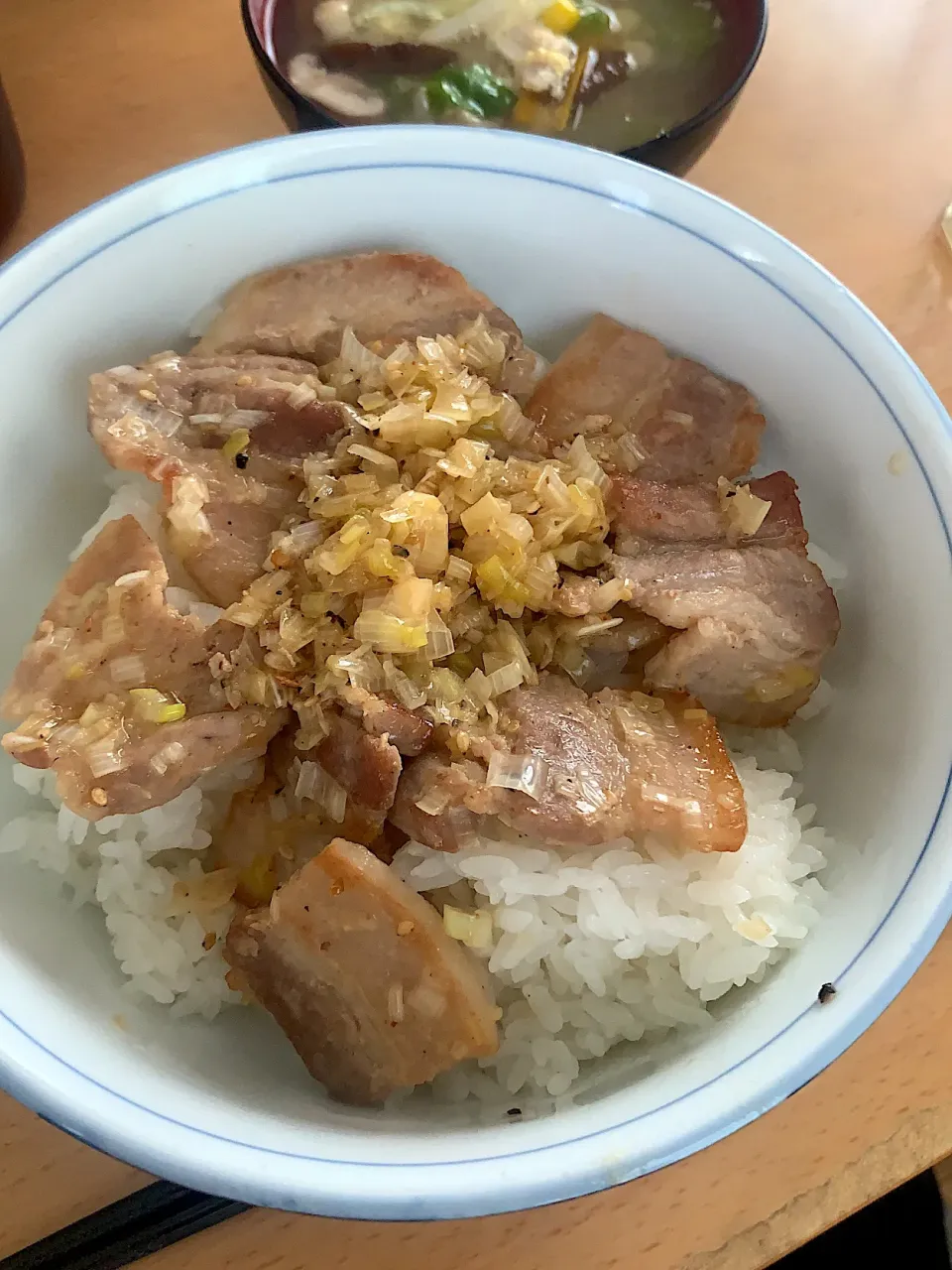 Snapdishの料理写真:悪魔のねぎ塩豚カルビ丼|G0MAさん