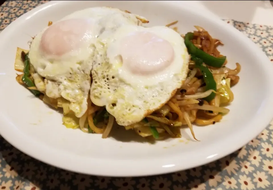 目玉焼きon焼そば🎵|ポロポロさん