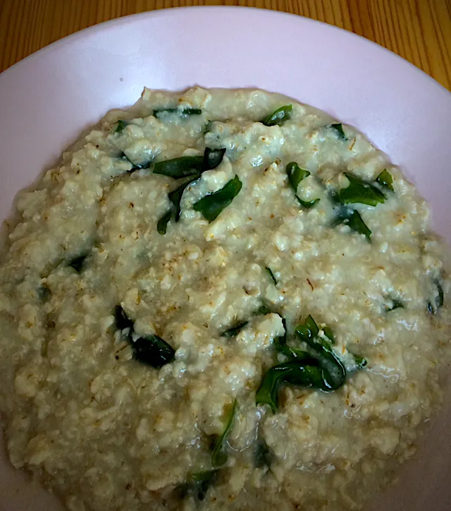 Oatmeal with wakame seaweed|MissYumYumさん