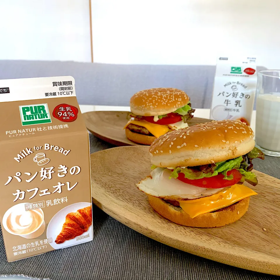 ハンバーガーとパン好きのカフェオレ|しーさん