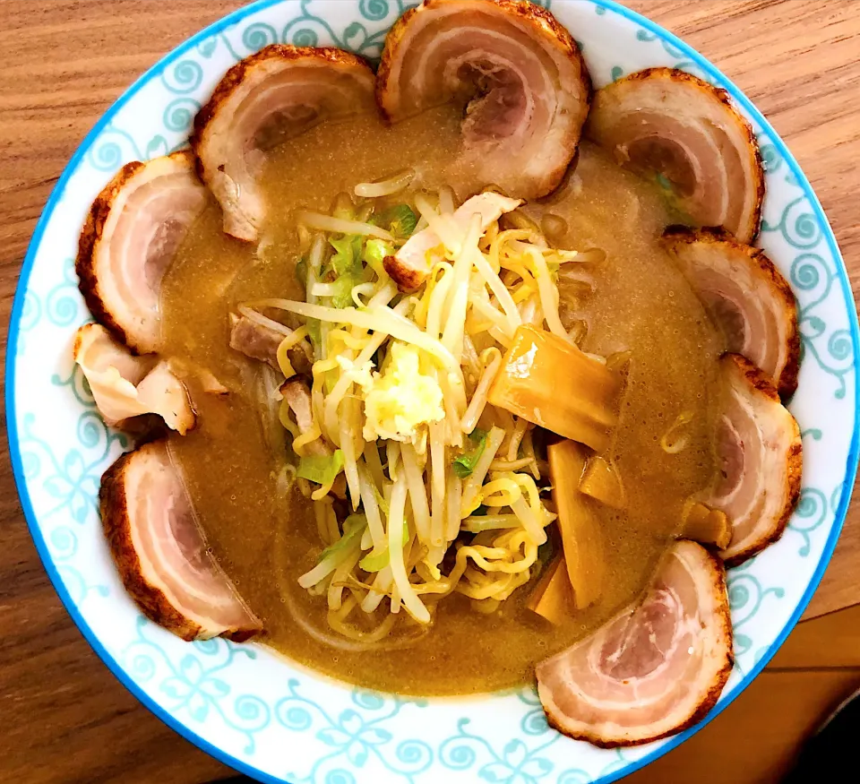 Snapdishの料理写真:お家ラーメン🍜　北海道のお土産味噌ラーメン|BUBUさん