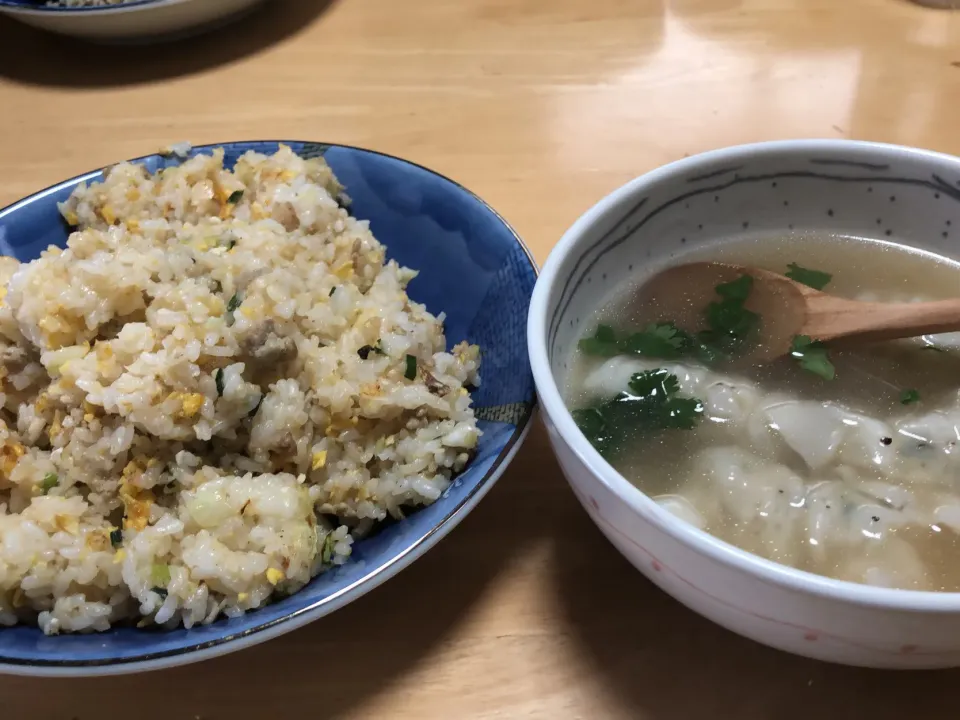 Snapdishの料理写真:タイ屋台風水餃子とチャーハン|nogurinさん