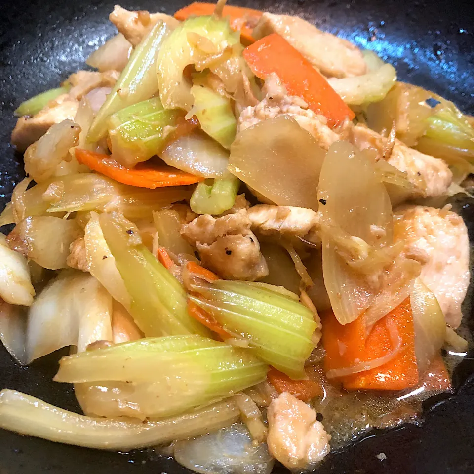 Chicken and Celery Stirfry|Laarni Nabongさん