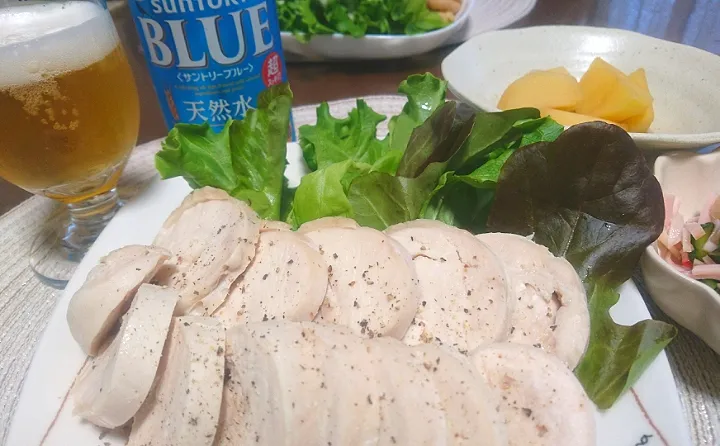 Snapdishの料理写真:鶏ハム🐓 
   じゃがいも煮
   きゅうり カニかま酢の物🦀|びせんさん