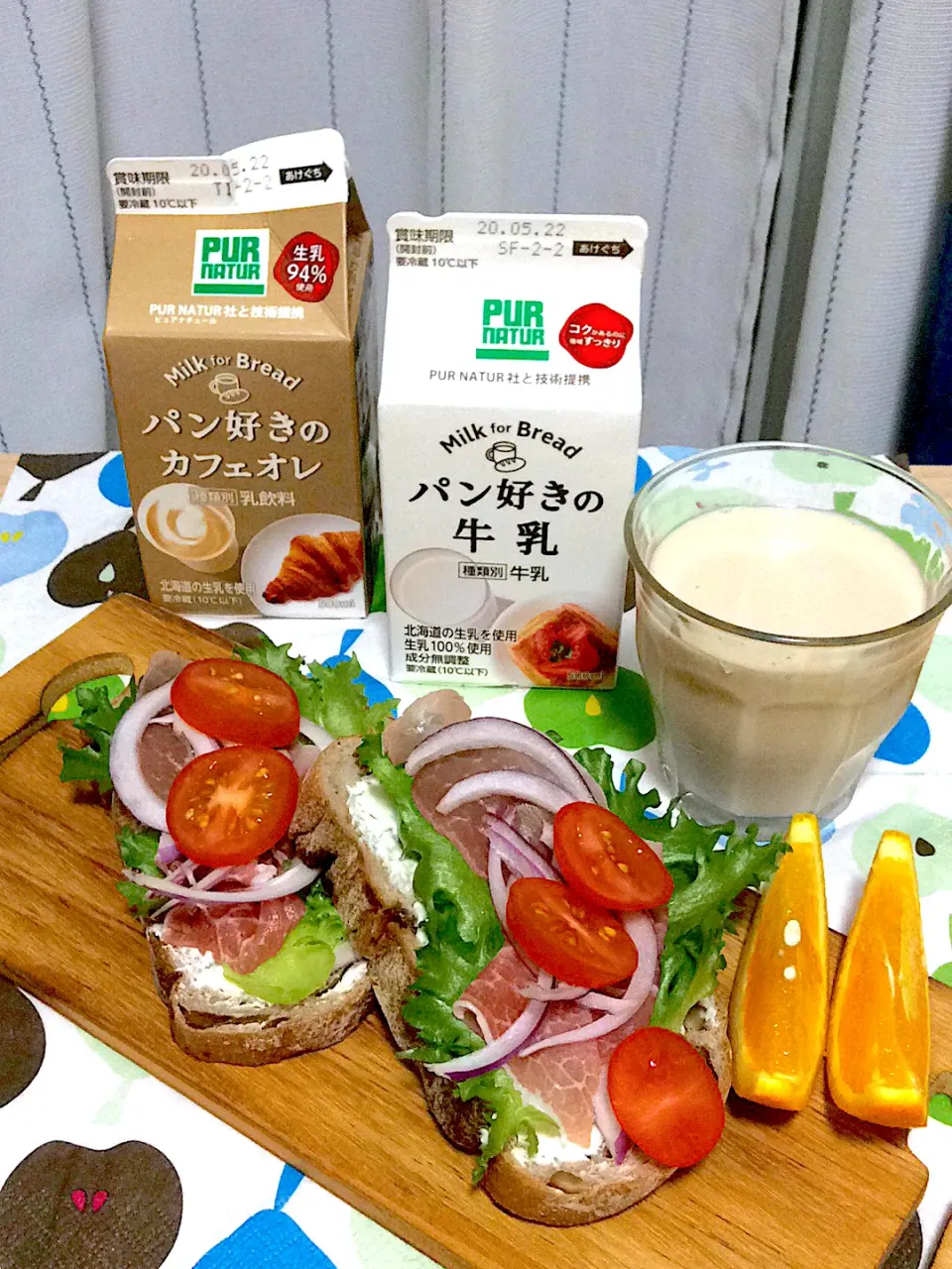 カネカ パン好きのカフェオレ|ひよこさん