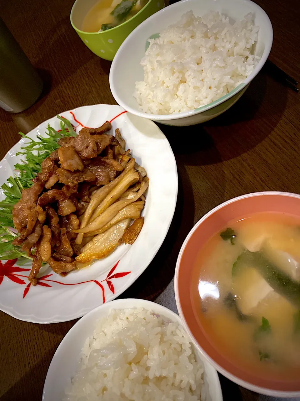 牛焼き肉　エリンギソテー　豆腐とワカメのお味噌汁|ch＊K*∀o(^^*)♪さん