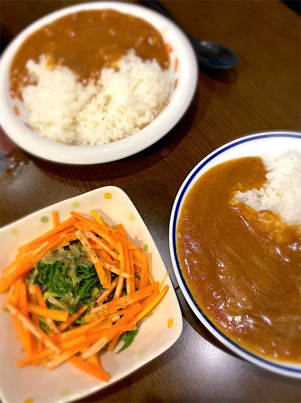 ポークカレー🍛　人参とレタス青紫蘇のサラダ🥗|ch＊K*∀o(^^*)♪さん