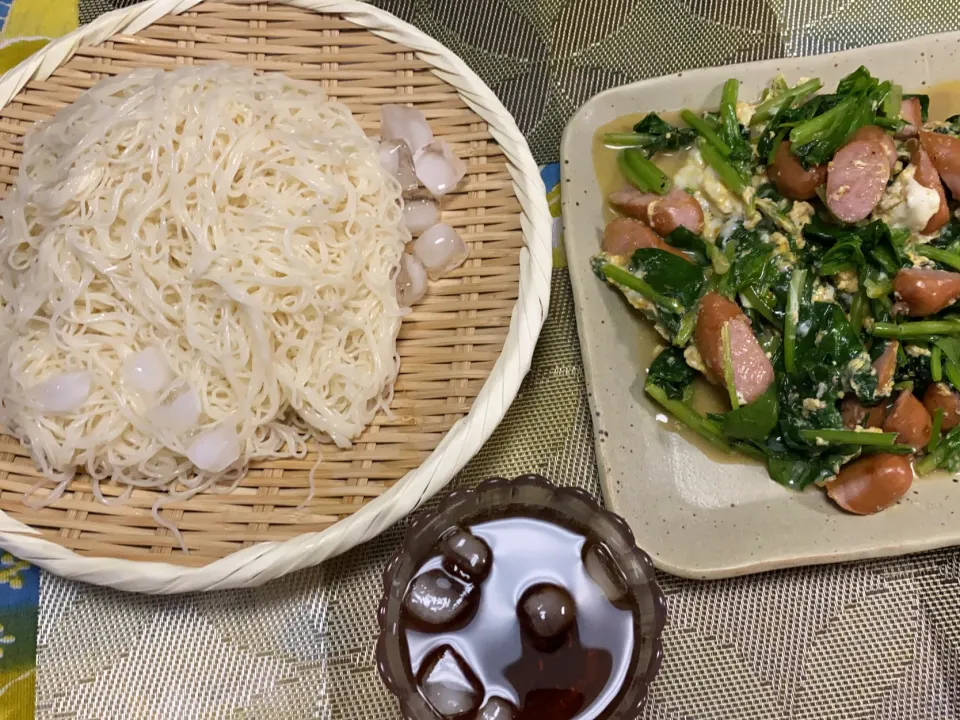 Snapdishの料理写真:そうめん、ほうれん草とウインナーの卵炒め|peanutsさん